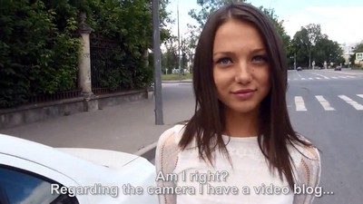Анальный секс молоденькой девушки из Ростова в автомобиле.